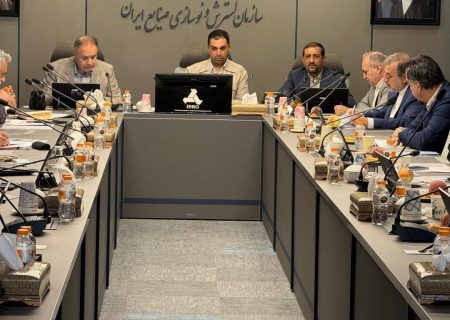 تأکید بر نقش محوری بانک‌ها و بیمه‌ها در زنجیرهٔ اقتصاد دریا