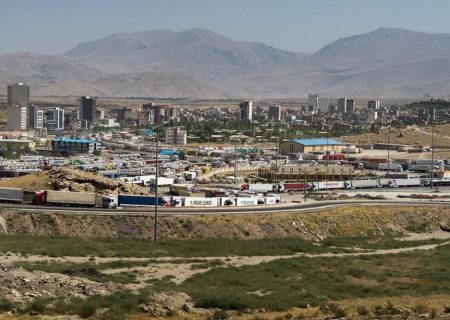 کم‌کاری گمرک هزاران کامیون را در مرز بازرگان معطل کرد