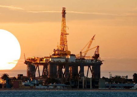 بازار نفت در سال ۲۰۲۵ متعادل خواهد بود