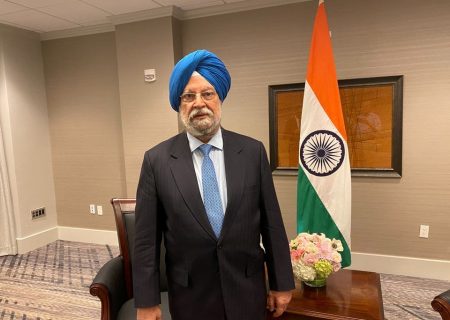 دهلی‌نو افزایش خرید نفت و گاز آمریکا را بررسی می‌کند