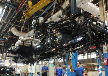 چرا تنها راه حل استمرار تولید در ایران خودرو واگذاری مدیریت به بخش خصوصی است؟