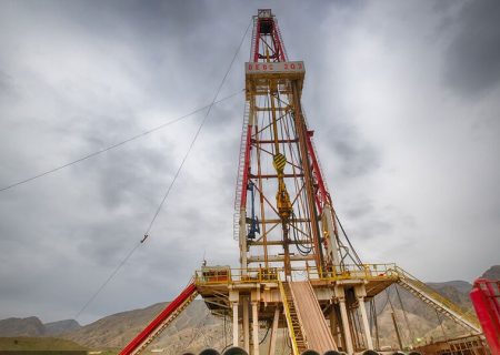 دکل حفاری ۶۹ فتح از موقعیت میدان کیش جابه‌جا می‌شود