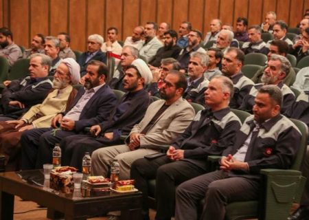 آرمان امام خمینی (ره) استقرار حكومت اسلامی و شعار همیشگی او توكل برخدا و اتحاد مسلمین بود