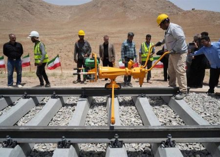 ریل گذاری راه آهن شهركرد با ریل ذوب آهن اصفهان