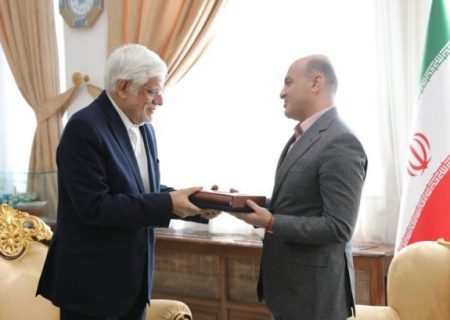 تقدیر عارف از مدیرعامل هلدینگ نفت و گاز پارسیان